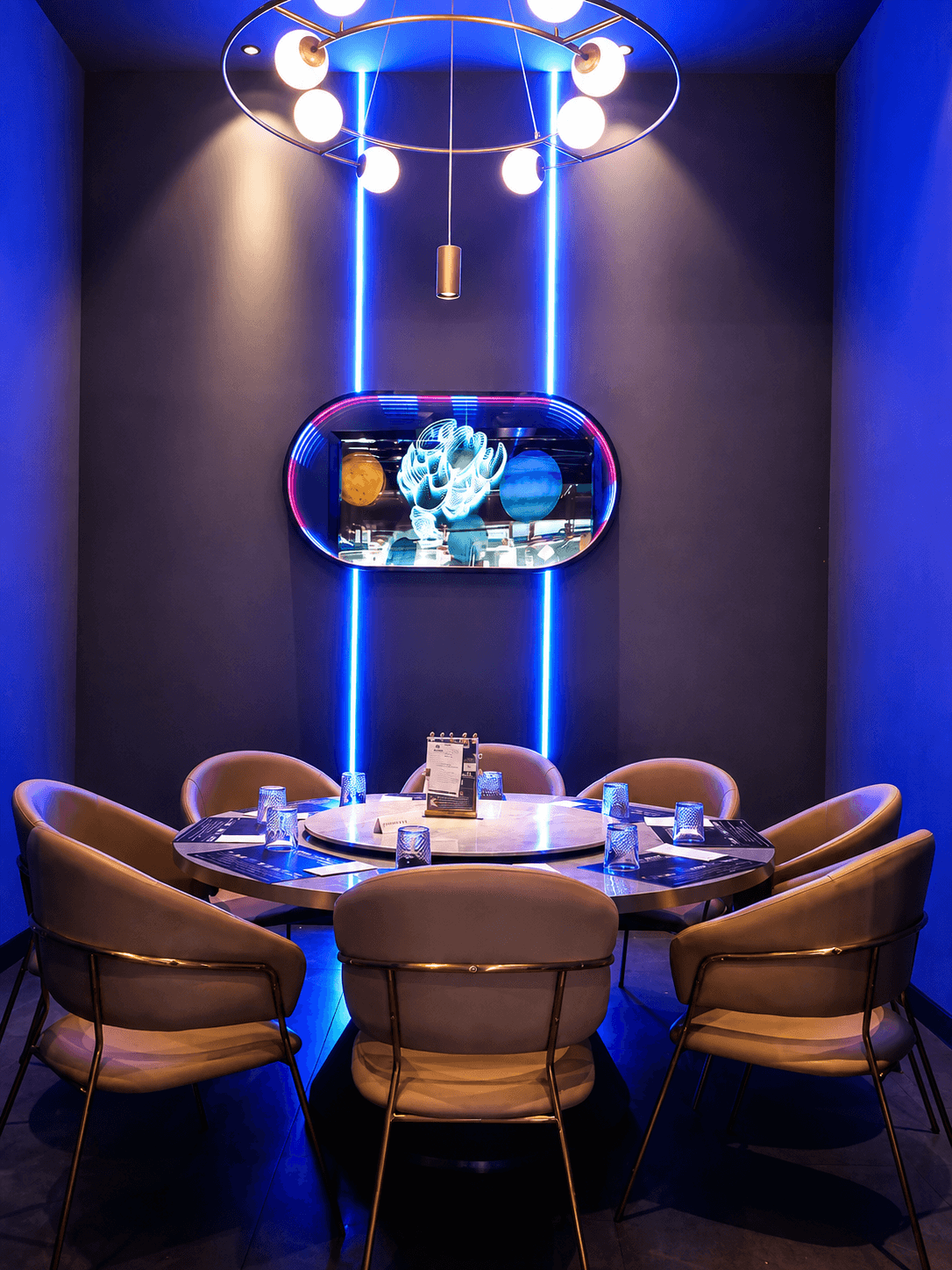 Sala VIP privada do Star Wok com iluminação azul